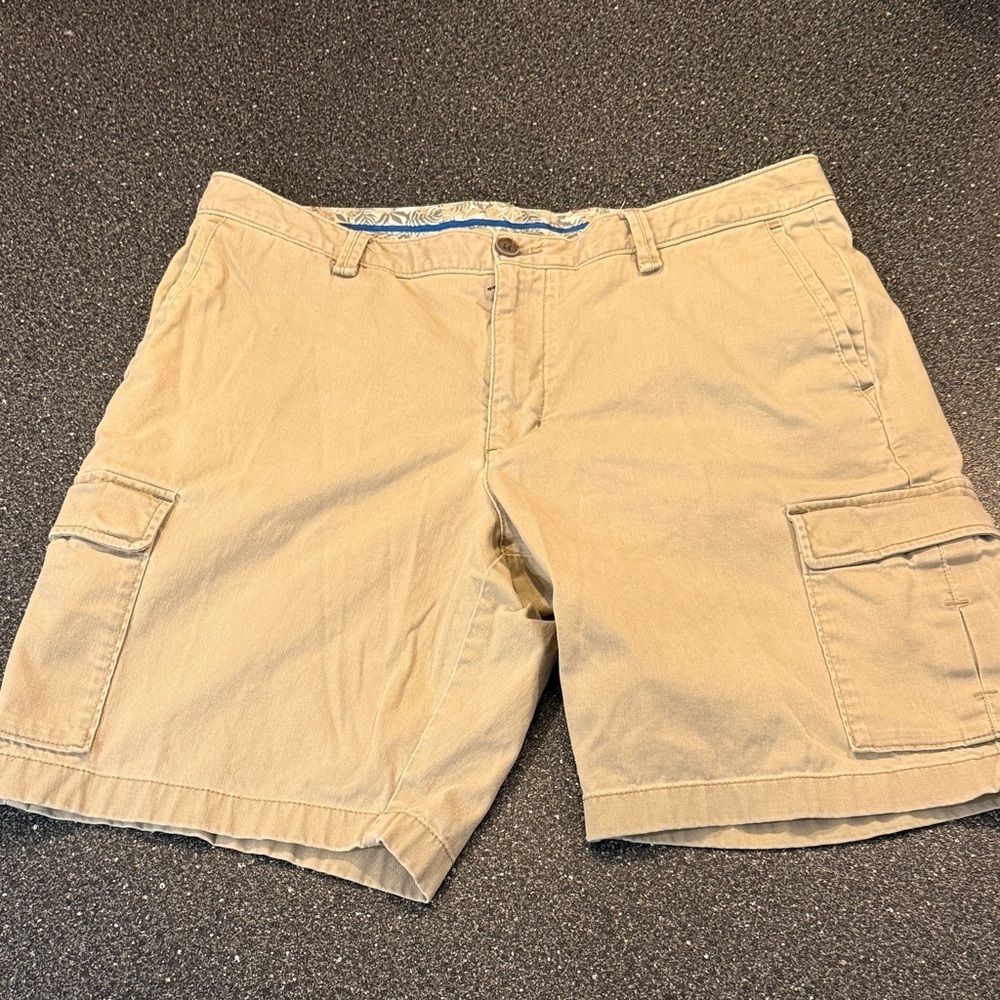 Tommy Bahama Men's Beige Cargo Shorts - size 38
